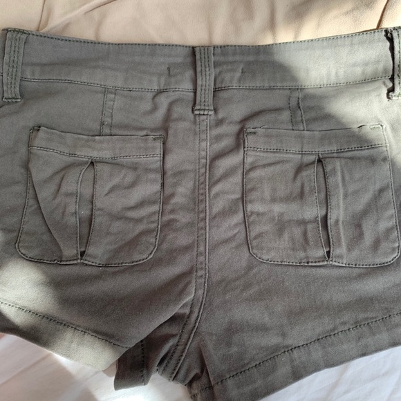 Shorts - Picture 3 of 4